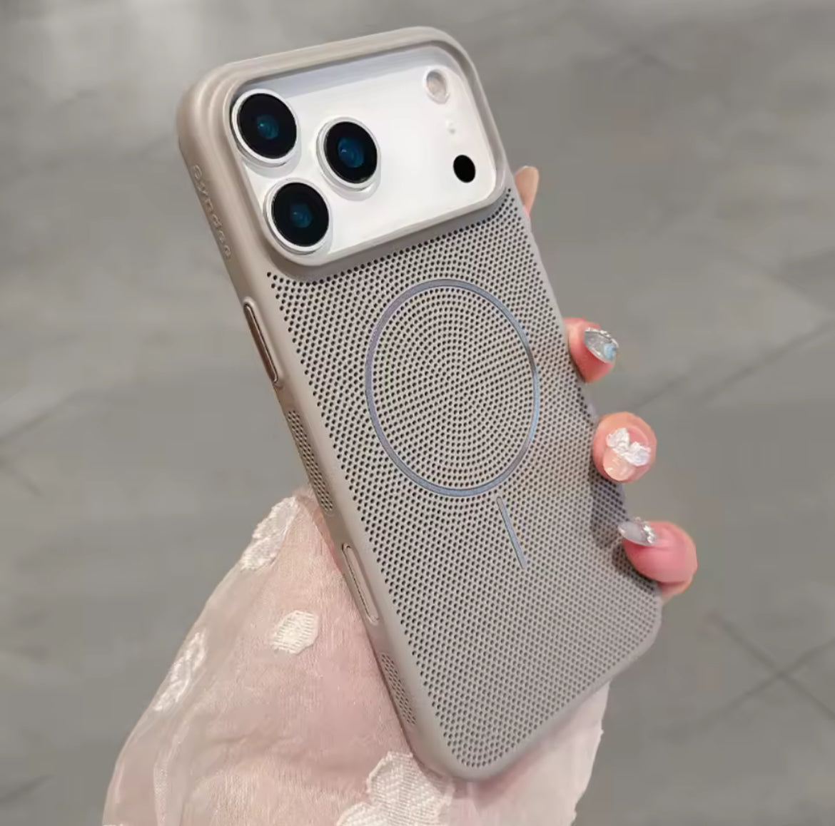 Coque percée MagSafe