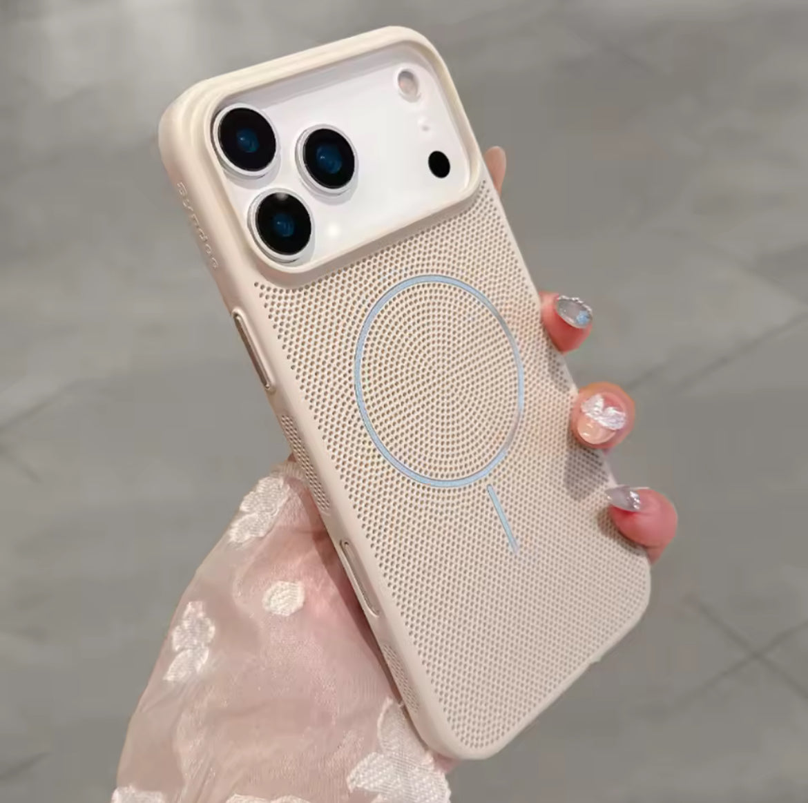 Coque percée MagSafe