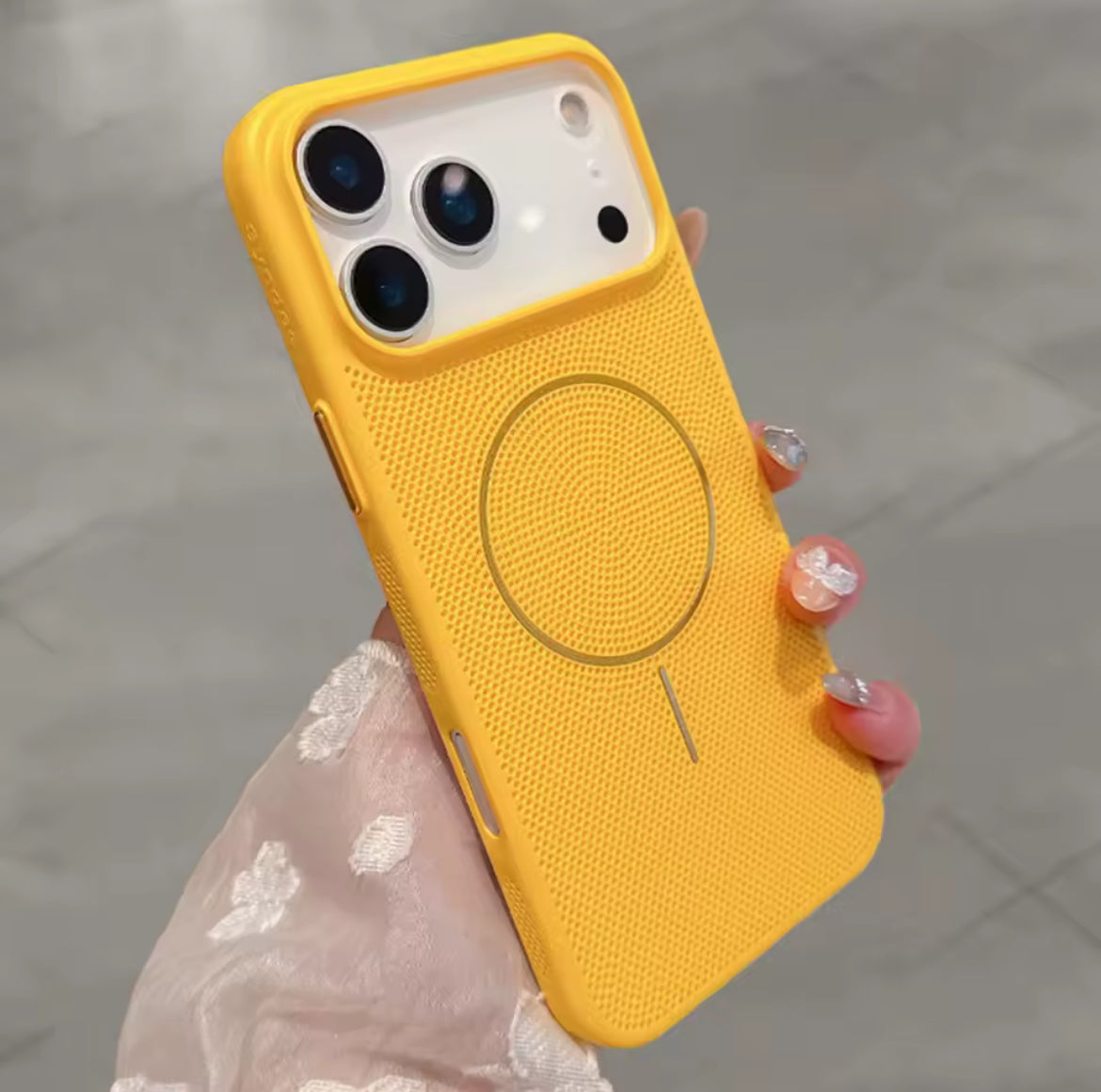 Coque percée MagSafe