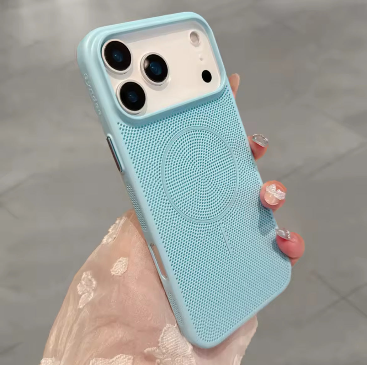 Coque percée MagSafe