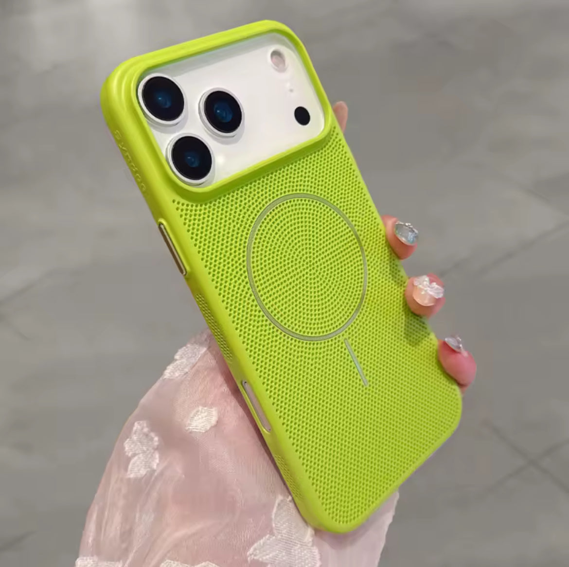 Coque percée MagSafe