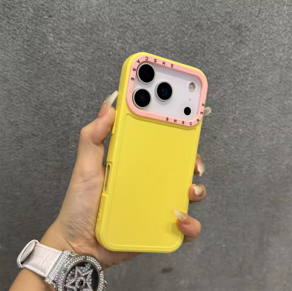 Coque unie avec liseré de couleur